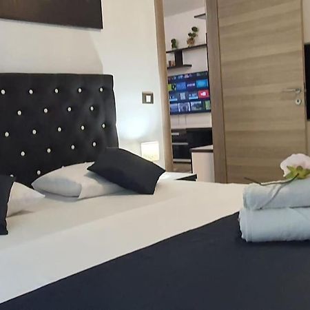 Alezzy Reasort Luxury Apartment 81 Prima Linie La Mare Неводарі Екстер'єр фото
