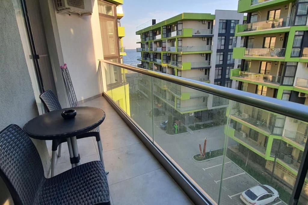 Alezzy Reasort Luxury Apartment 81 Prima Linie La Mare Неводарі Екстер'єр фото